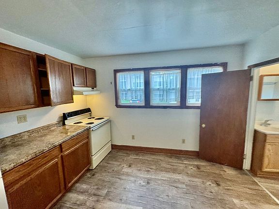 4th image of 120 Ballard St APT 2