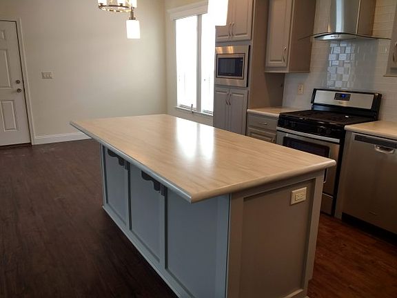 2nd image of 1415 Scenic View Ln