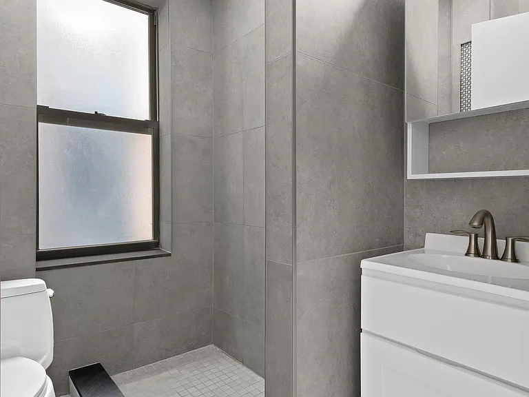 313 W 47th St #4E — Photo 8