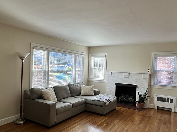 2nd image of 433 W Radiance Dr