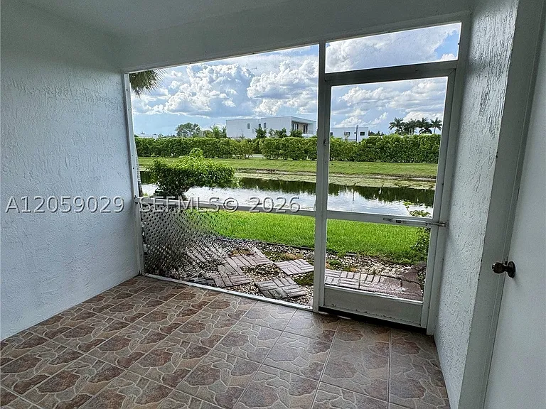 16743 Hemingway Dr #16743 — Photo 9
