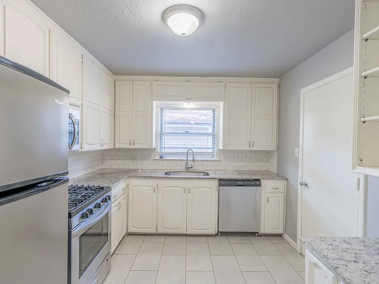 1618 S Ash Pl — Photo 12