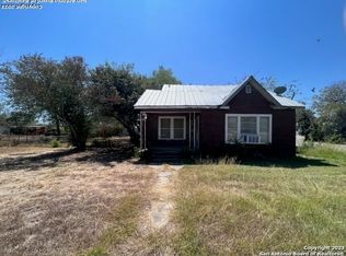 582 W Petaluma Blvd, San Antonio, TX 78221