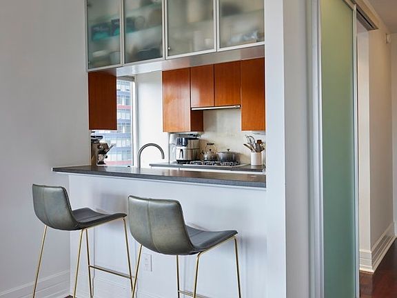 4th image of 300 E 55th St APT 18D
