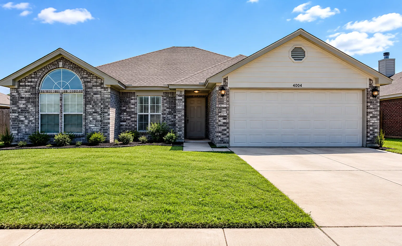 3 bed, 2.5 bath, 1737 sqft, $1,300 — Photo 1