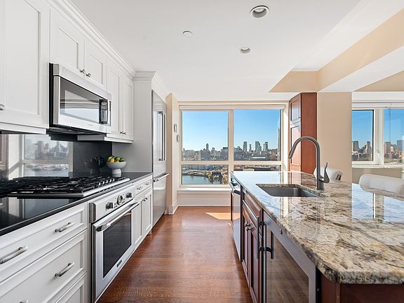 5th image of 440 Kent Ave APT 20A