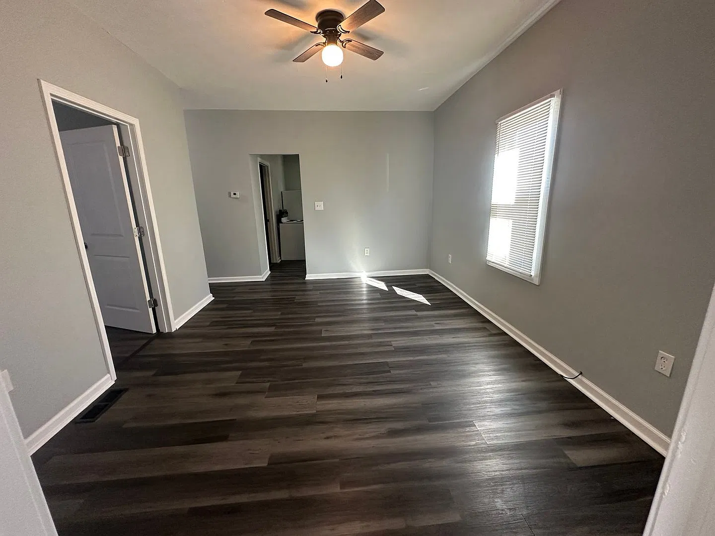 2 Bedroom 1 Bath House Single Level Close To Route 4 And Downtown — Photo 3