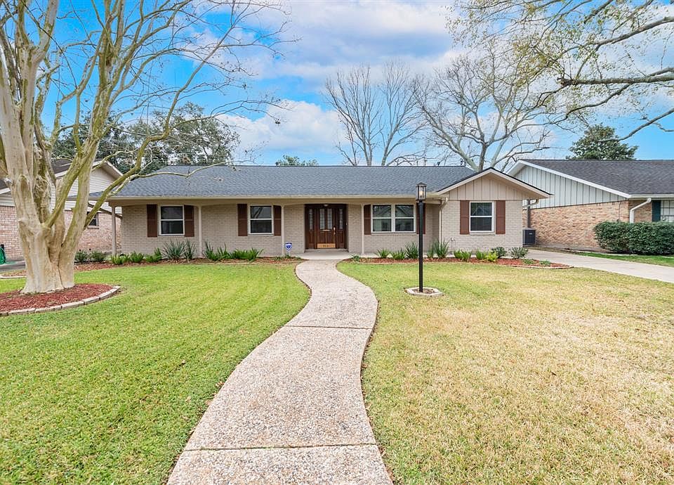 This beautiful Tanglewilde home is located on a beautiful street. HCAD says there's 2010 square feet. The roof was replaced in 2021 and the windows were replaced in 2019.