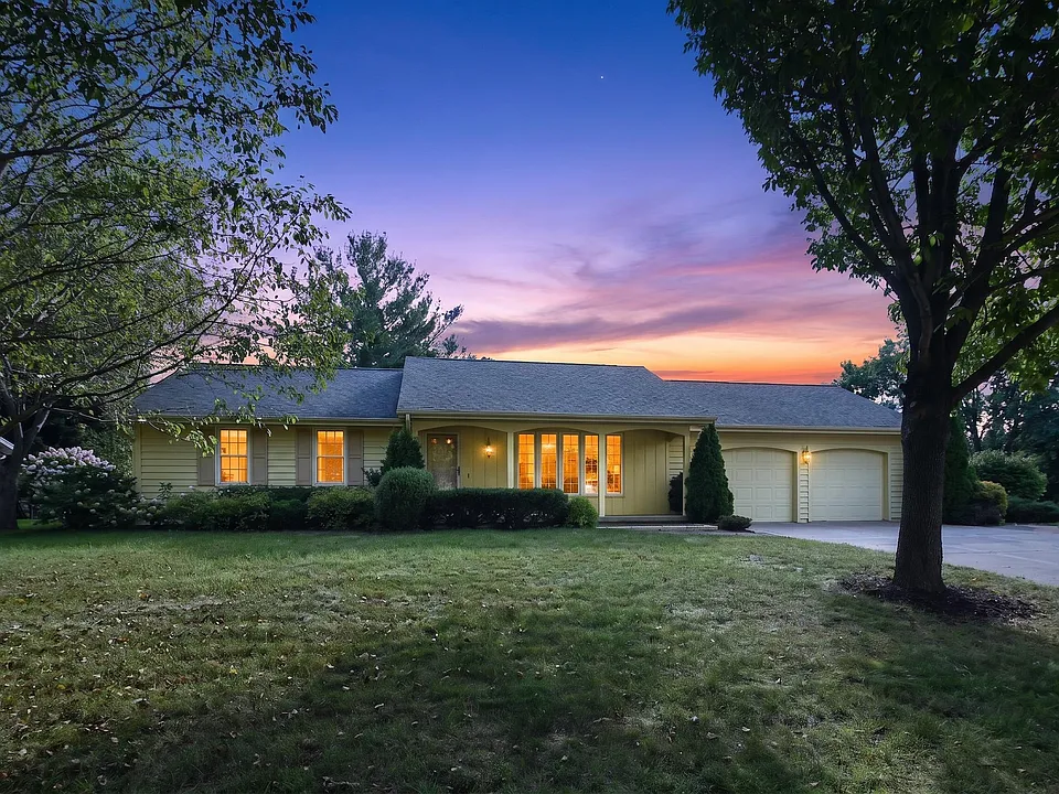 579 E View Rd
