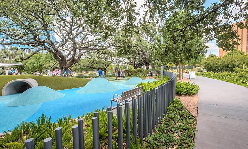 Large activity area for play.