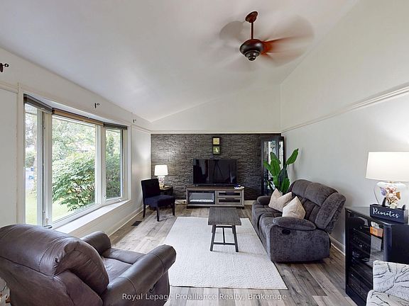 5th image of 32 Glen Rd