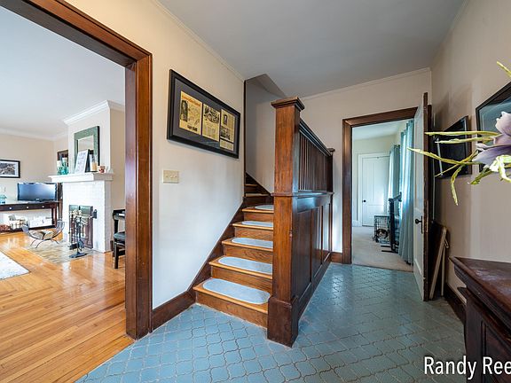 3rd image of 121 Eastmanville St