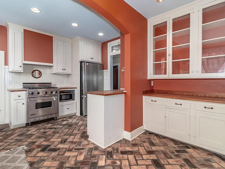 703 Hickman Rd — Photo 10