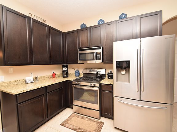 5th image of 707 Deer Fern Ave