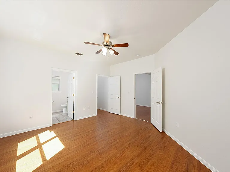 4505 Red River St #B — Photo 12