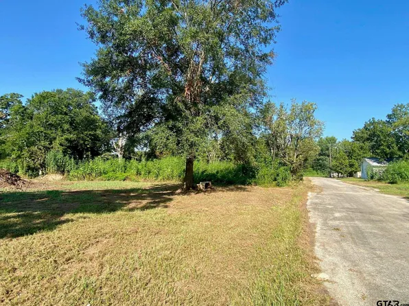 205 W Hall St, Crockett, TX 75835