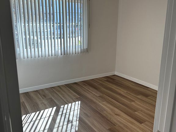 4th image of 4121 Somerset Dr APT B