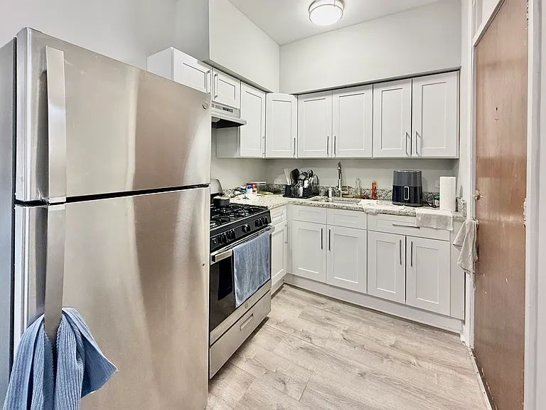 7637 N Rogers Ave #2E — Photo 5