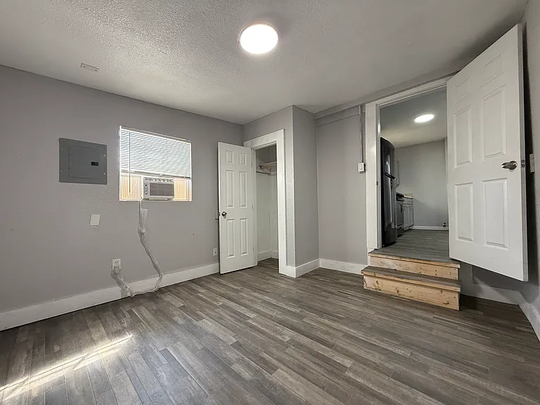 650 Riverside Dr — Photo 10