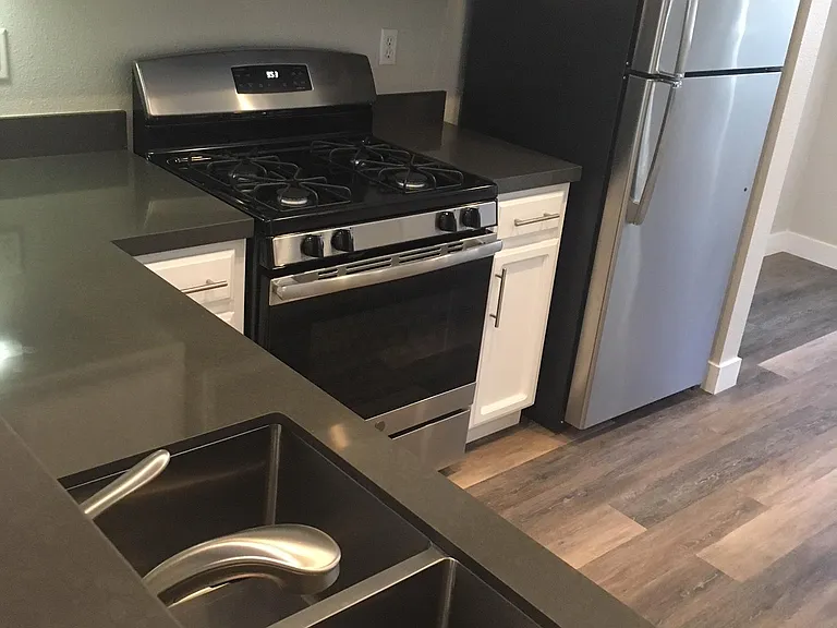 2x2.5 / 1325 sf - Kitchen
