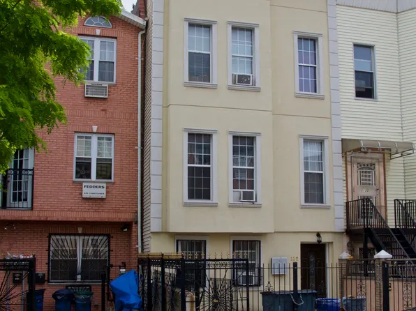 132 Cornelia St, Brooklyn, NY 11221