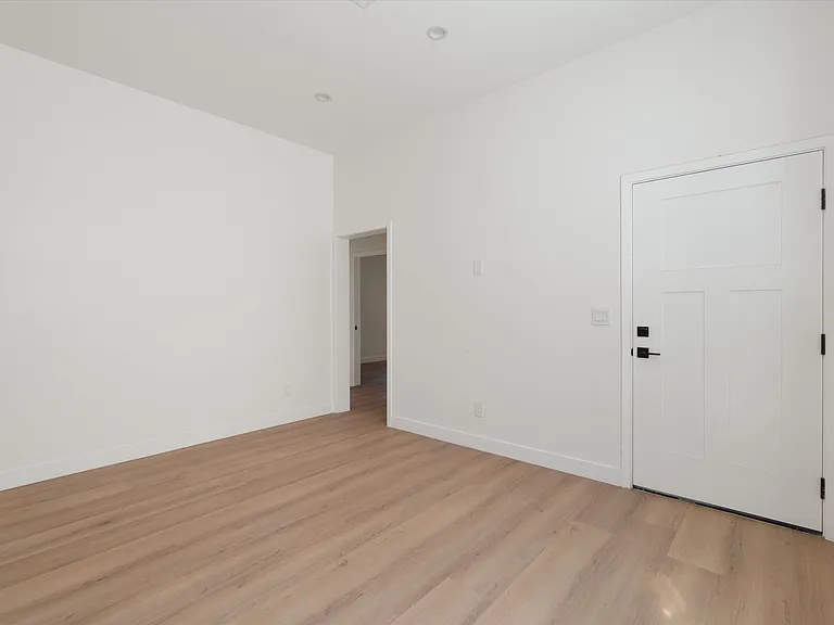 10558 Encino Ave — Photo 8