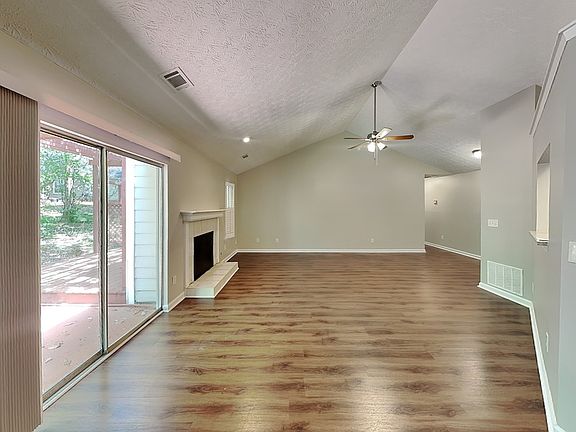 3rd image of 3828 Windmill Cir