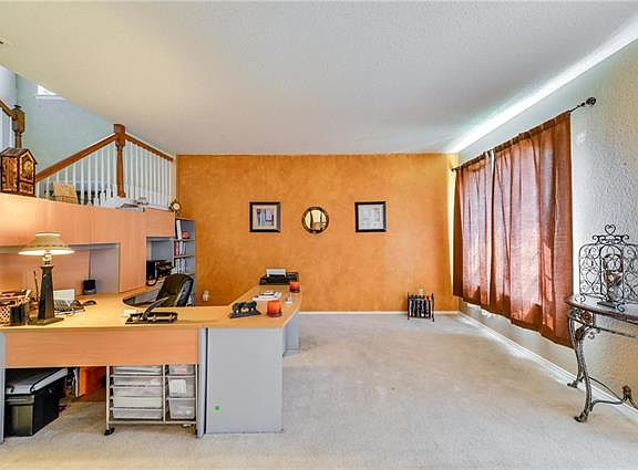 3rd image of 307 Creek Point Ln