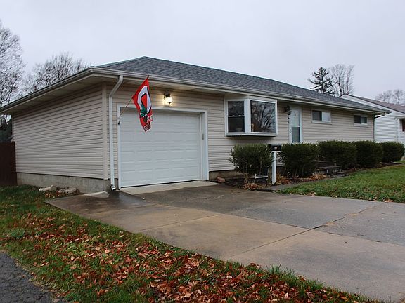 2nd image of 420 Sherwood Dr E