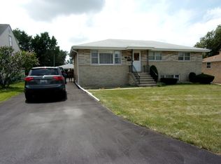 7438 Maplewood Dr, Justice, IL 60458