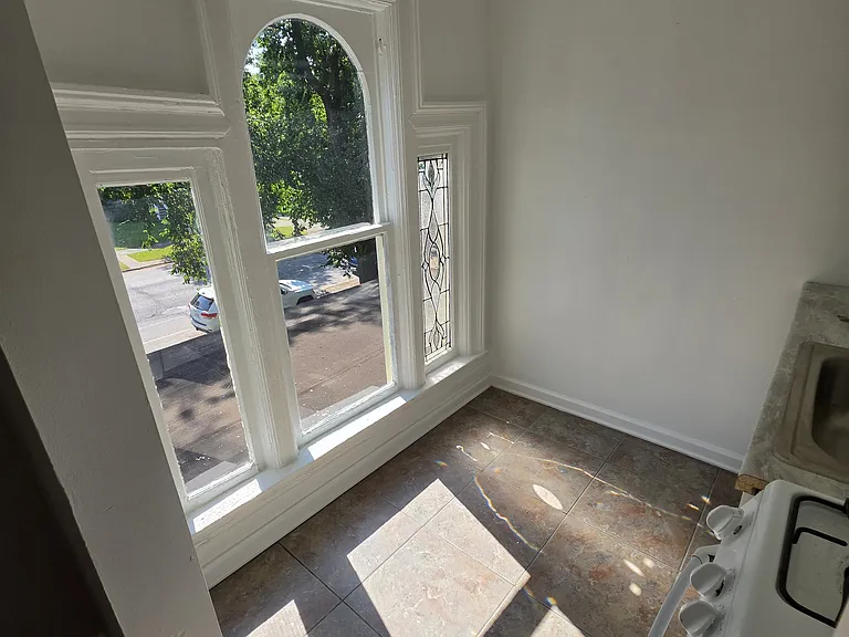 390 Richmond Ave #2 — Photo 5