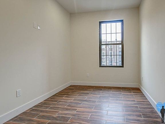 4th image of 746 Willoughby Ave #3