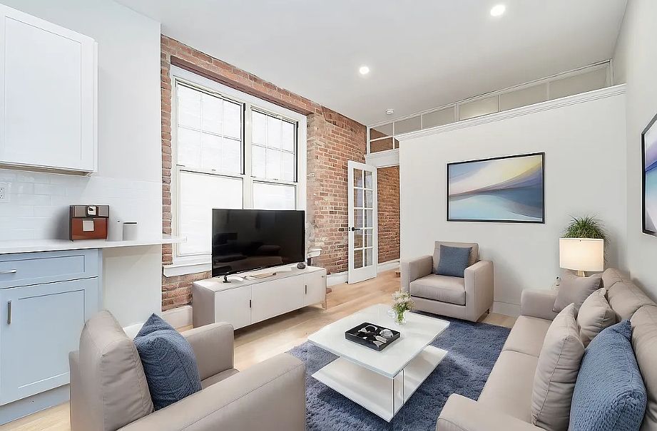 1st image of 207 W 10th St APT 1D