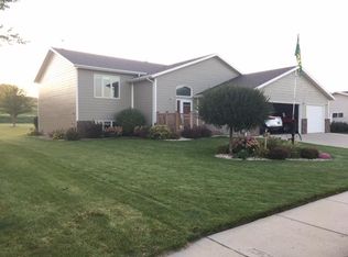 3207 Montana Dr, Bismarck, ND 58503