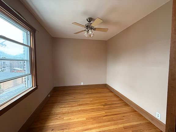 4th image of 3925 W Wellington Ave #1S