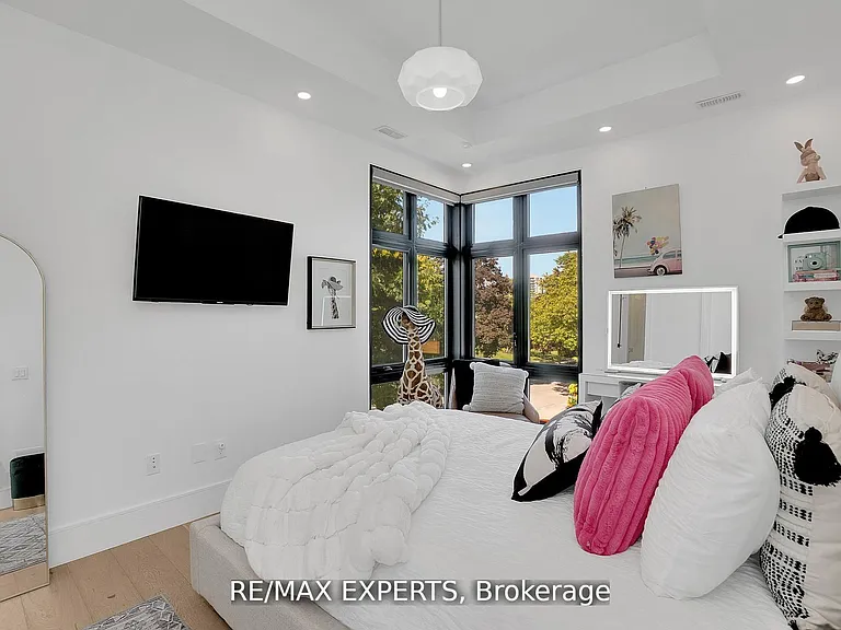 7 Woodvalley Dr — Photo 24