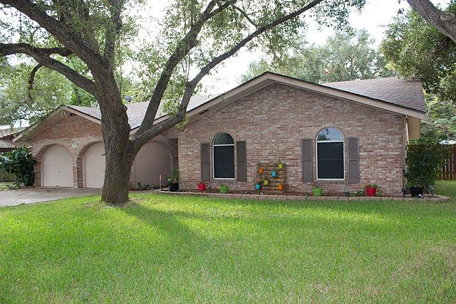 1st image of 1106 Live Oak Dr