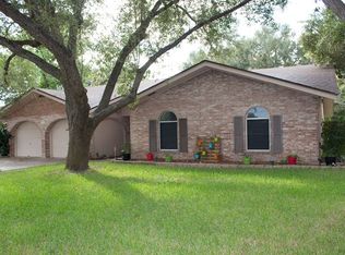 1106 Live Oak Dr, Alice, TX 78332