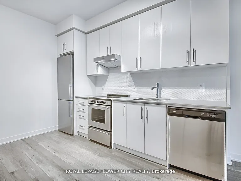 212 King William St #1011 — Photo 9