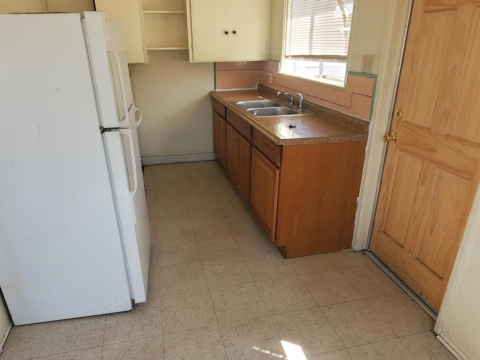 1st image of 804 Eucalyptus Ave