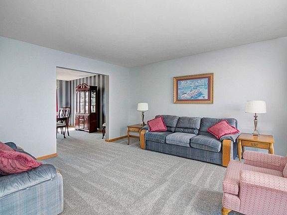 3rd image of 5318 Maple Glen Dr