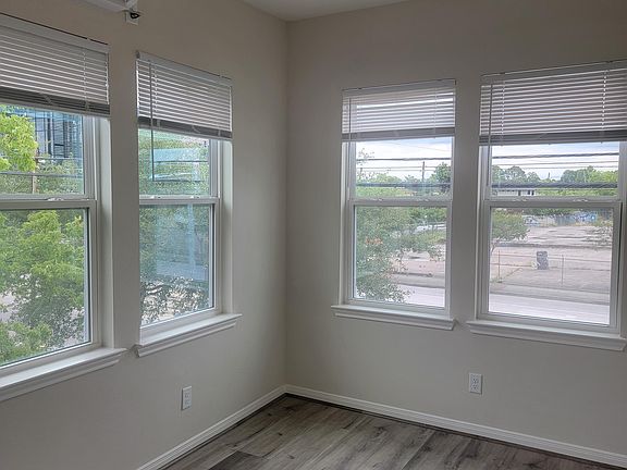4th image of 4313 Harrisburg Blvd #4