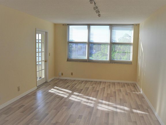 2nd image of 9421 Evergreen Pl