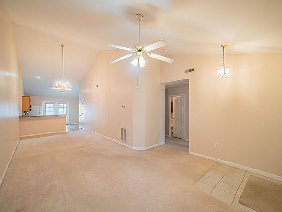 4th image of 2111 W Park Dr