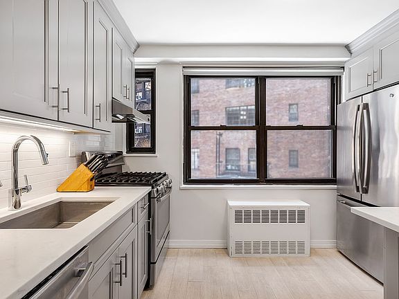 4th image of 305 E 40th St APT 3T