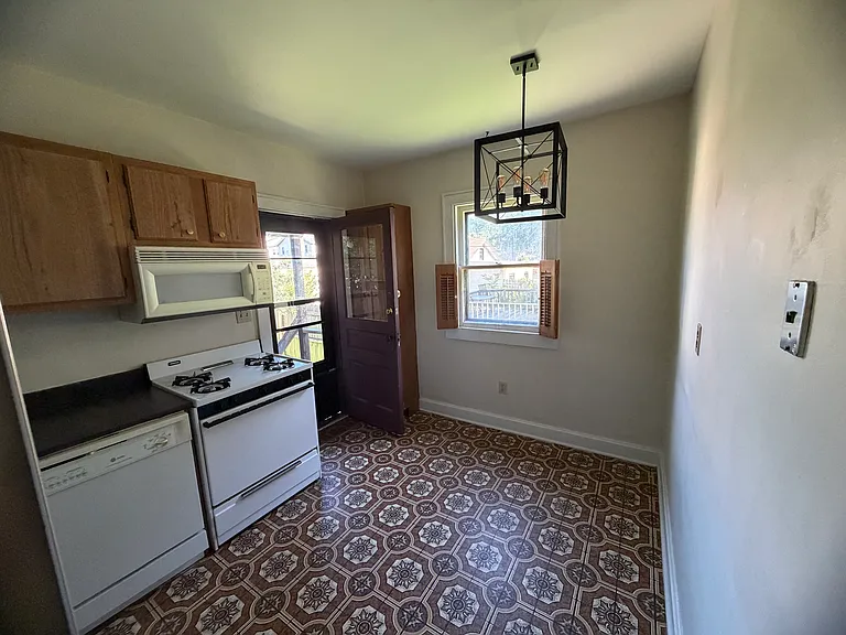 2757 Indianola Ave — Photo 8