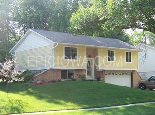 6811 Brentwood Dr NE, Cedar Rapids, IA 52402