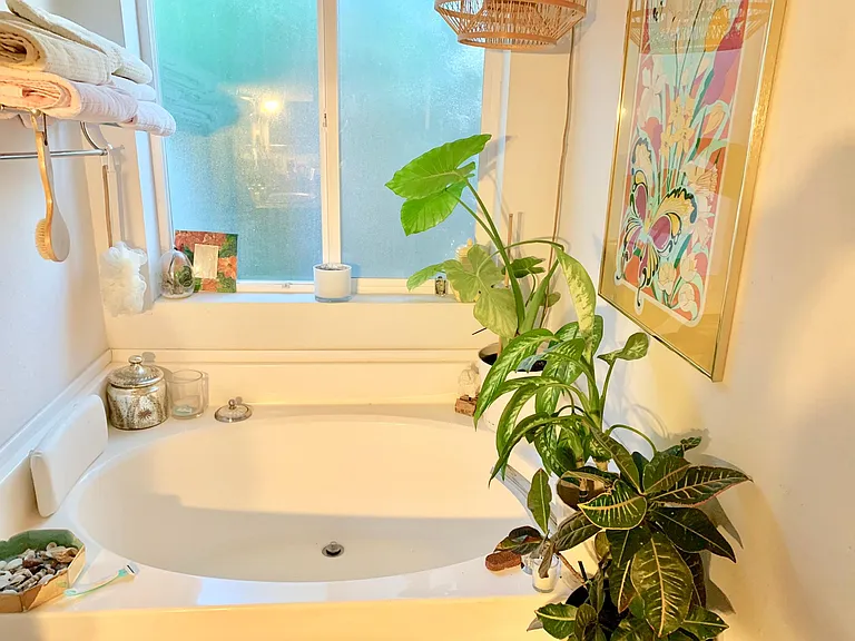 beautiful large tub in ensuite