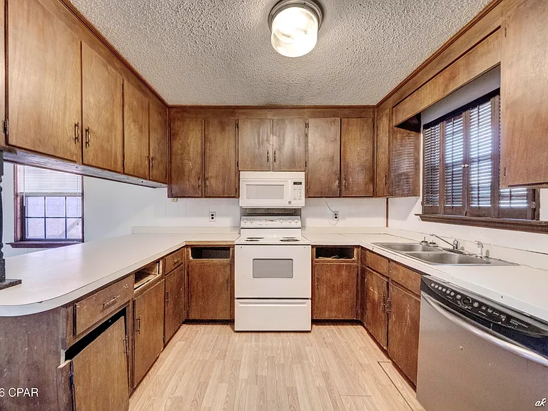 929 Marina Dr — Photo 10