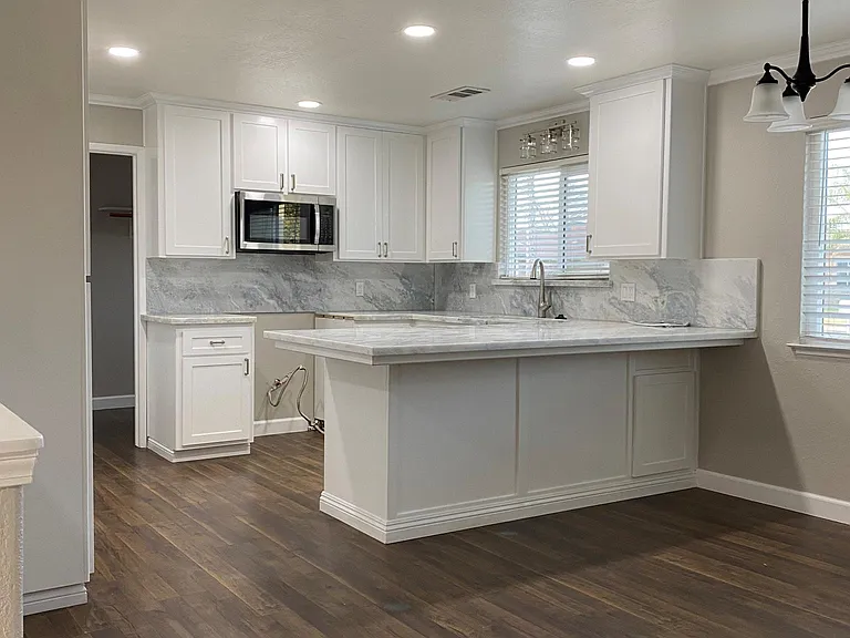8 Hickory Dr — Photo 3